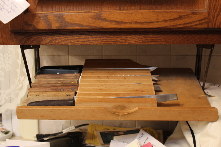 lot 254 image: Knife Lot