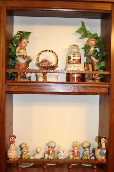 lot 256 image: Figurine Lot