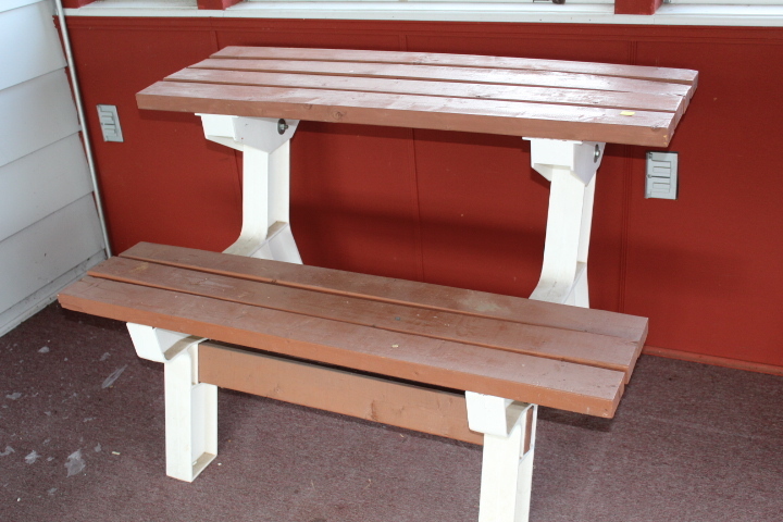 lot 32 image: Picnic Bench