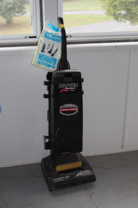 lot 264 image: Vacuum Cleaner