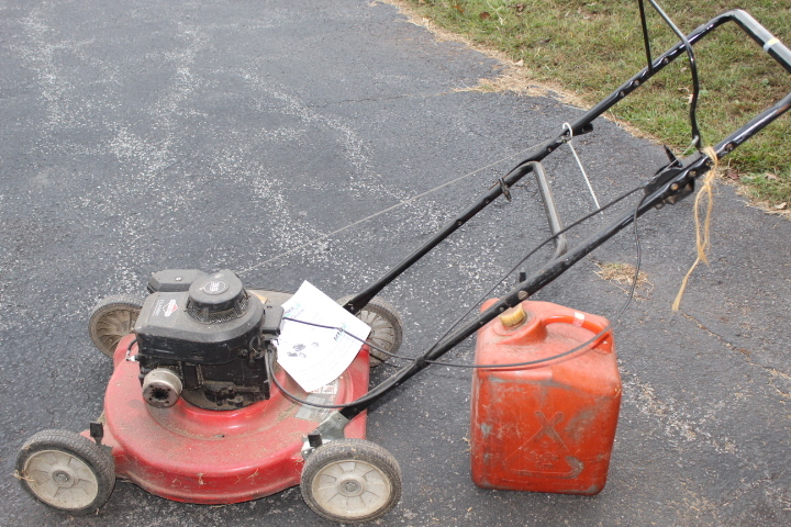 lot 38 image: Lawn Mower Lot
