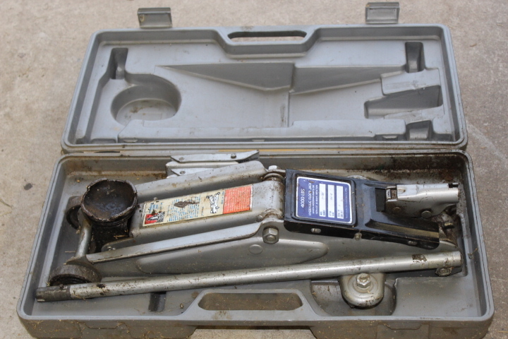lot 43 image: Hydraulic Floor Jack