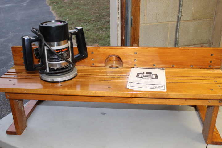 lot 44 image: Black & Decker Router and Custom Router Table Lot