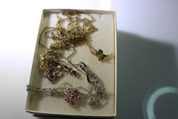 lot 155 image: Box of JewelryLocMaster Bedroom