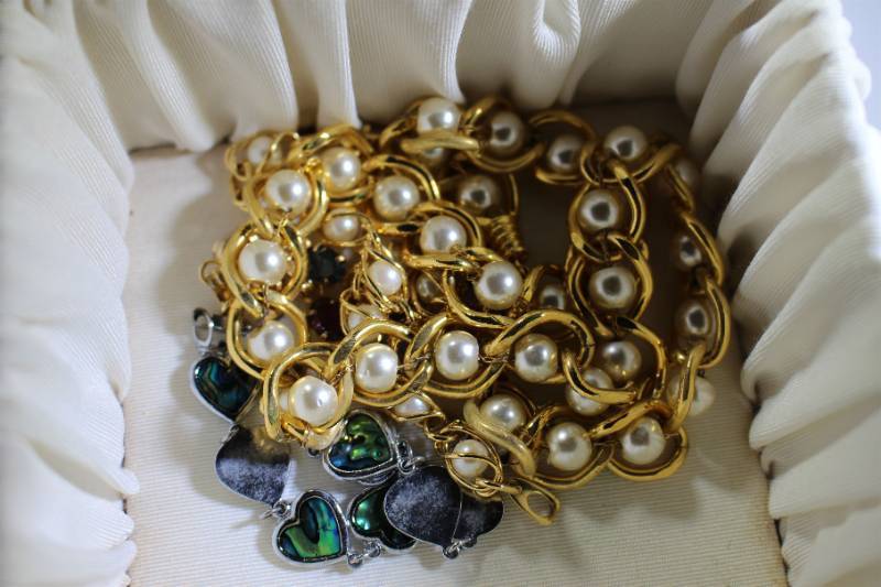 lot 157 image: Box of Jewelry
