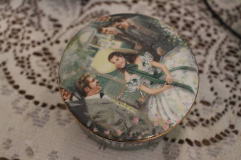 lot 169 image: Music Box Gone With the Wind