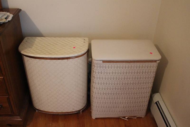 lot 171 image: Clothes Hamper Lot
