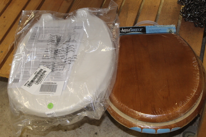 lot 84 image: Toilet Seat Lot