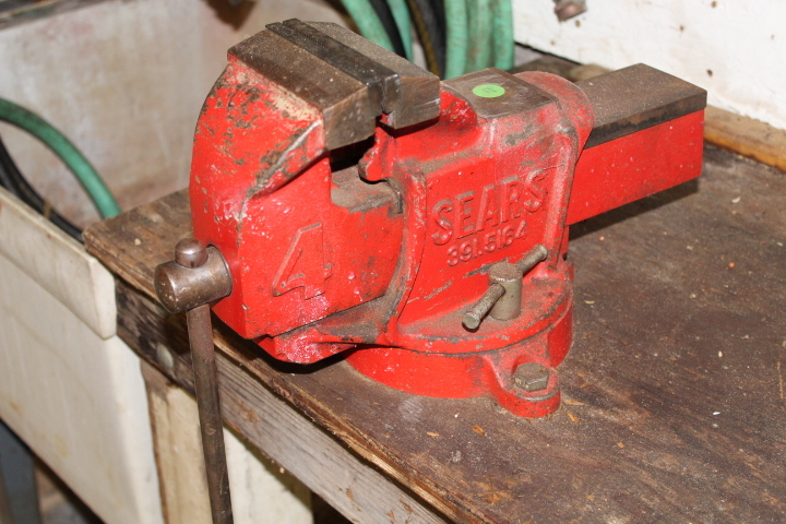 lot 97 image: Vise
