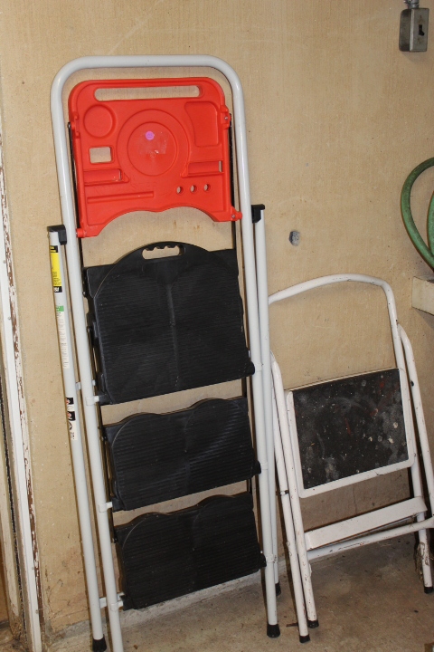 lot 107 image: Step Ladder Lot
