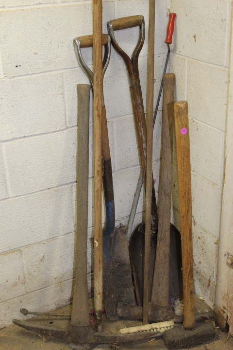 lot 108 image: Tool Lot