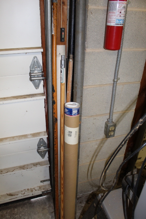 lot 122 image: Metal Pipe and Dowel Rod Lot