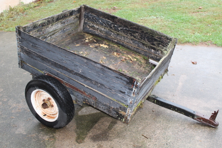 lot 124 image: 2 Wheel Garden Trailer