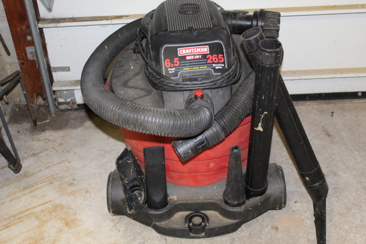 lot 128 image: Craftsman Shop Vacuum