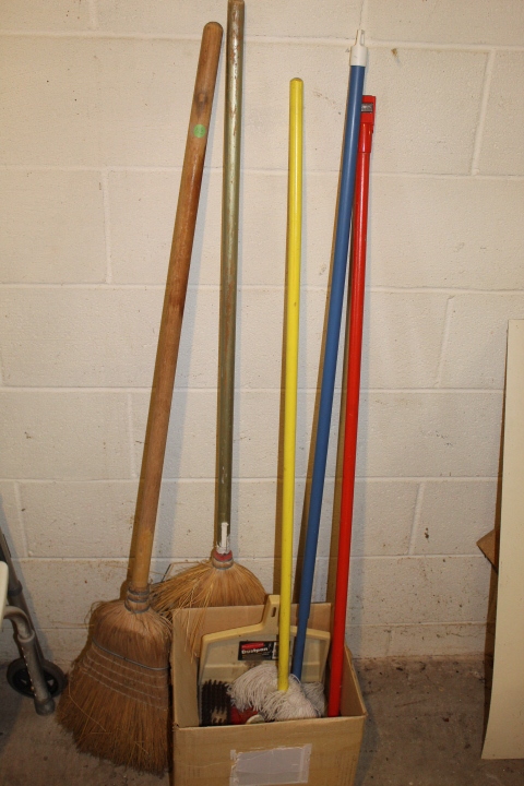 lot 146 image: Broom  Brush Lot