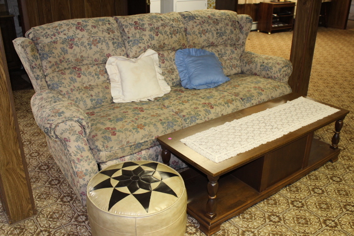 lot 280 image: Couch  High Sock  Coffee Table Lot