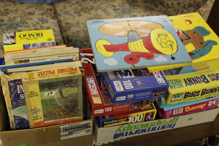 lot 181 image: Puzzle and Book Lot