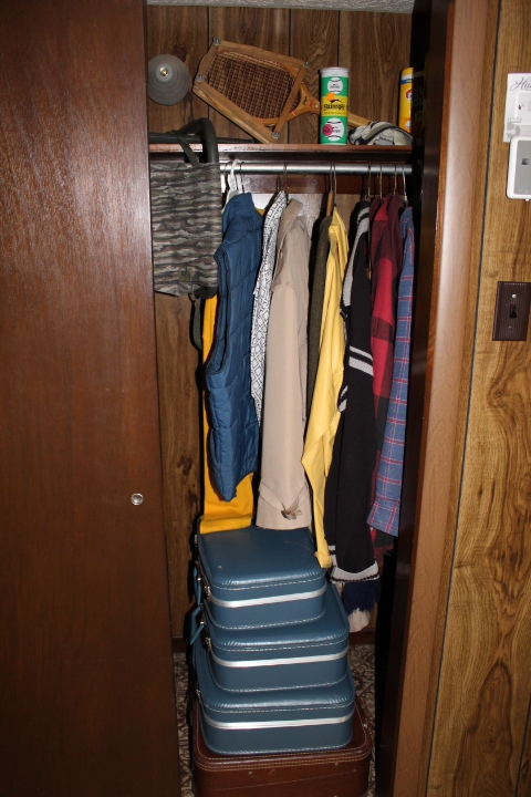 lot 184 image: Closet Lot