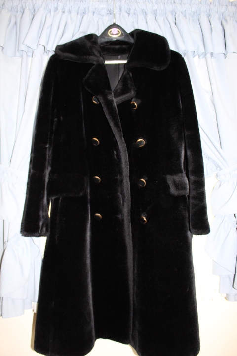 lot 187 image: Fur Coat (Borgazia)