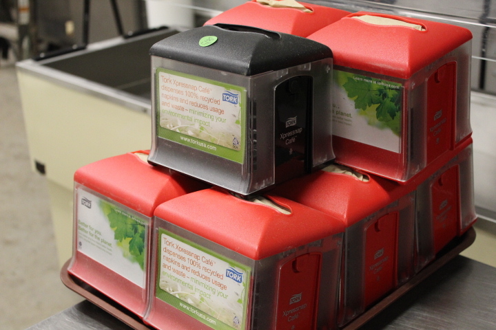 lot 80 image: Napkin Dispenser Lot