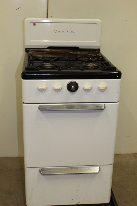 lot 49 image: 4 burner gas stove - Camp special