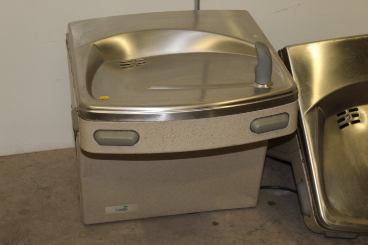 lot 93 image: Water fountain LOT