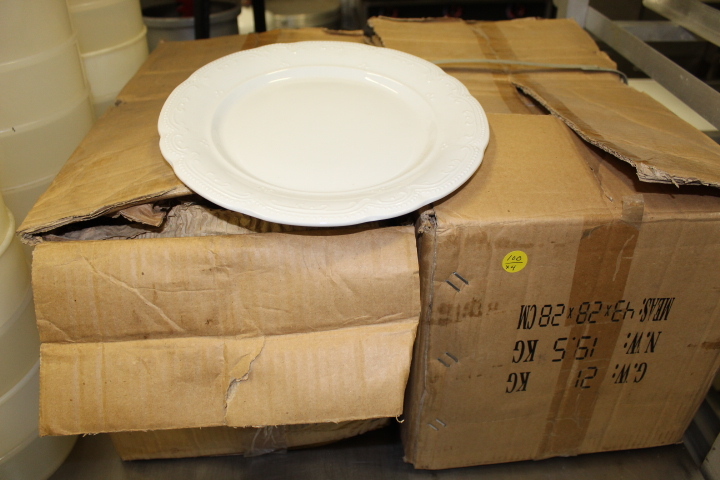 lot 100 image: Dinner Plates - new