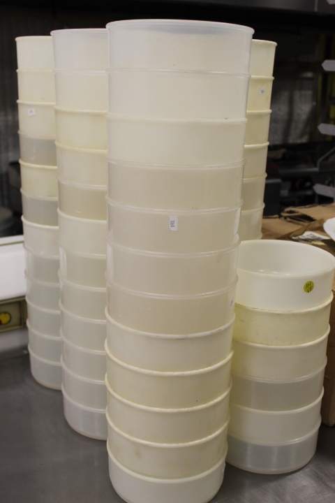 lot 101 image: Dough proofing pans