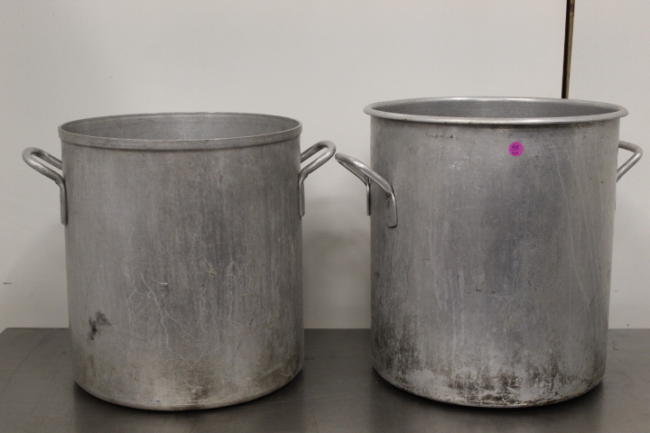 lot 109 image: 40 Qt. stock pots
