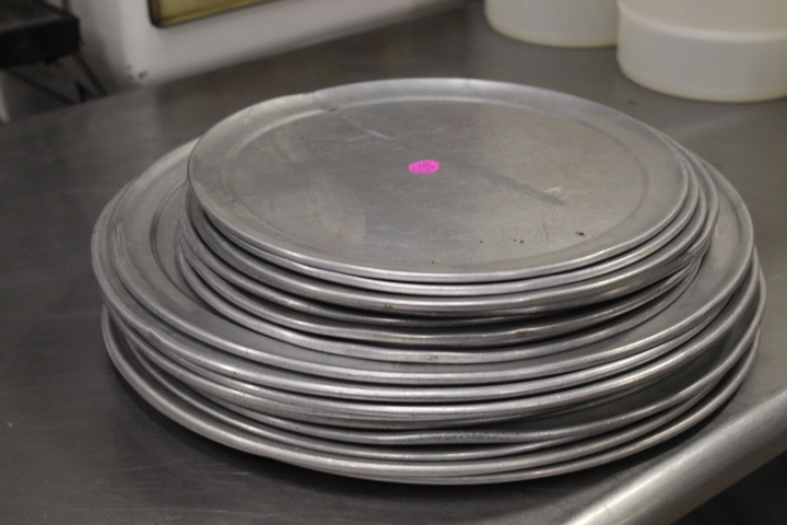 lot 130 image: Pizza Pan LOT