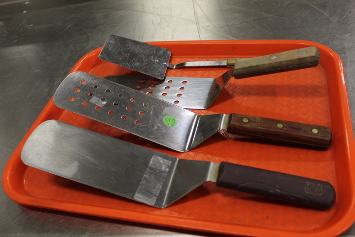 lot 135 image: Spatulas