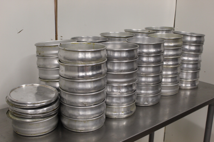 lot 101A image: 8 Aluminum Dough Proofing Pans