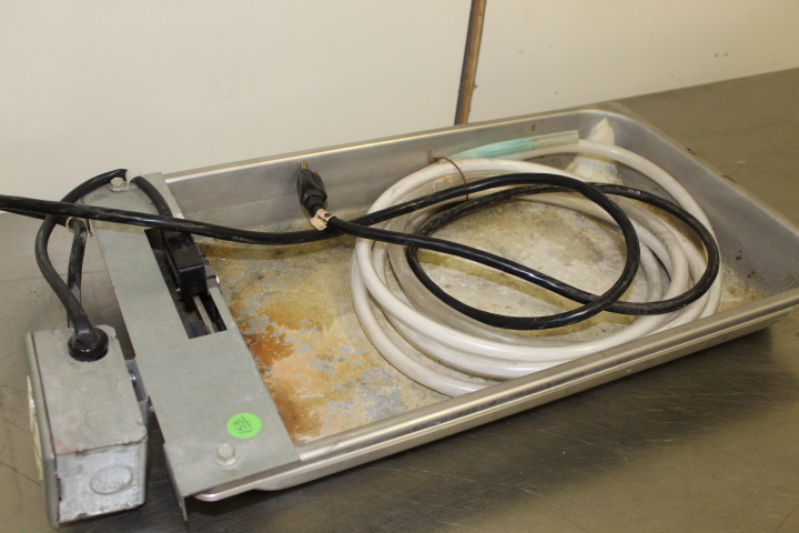 lot 153 image: Evaporation Pan w Automatic Switch