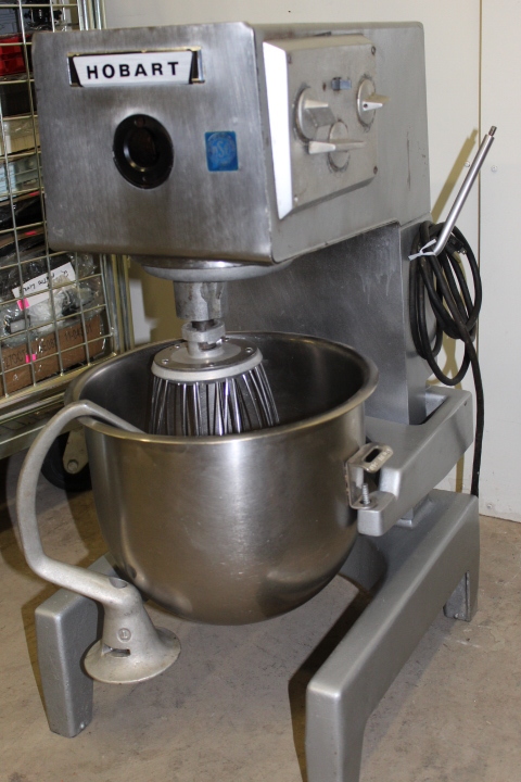 lot 10A image: 20 Quart Commercial Mixer