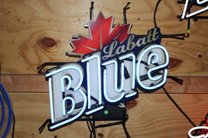 lot 7 image: Labatt Blue Neon Light