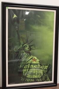 lot 20 image: Heineken Beer Statue of Liberty Picture
