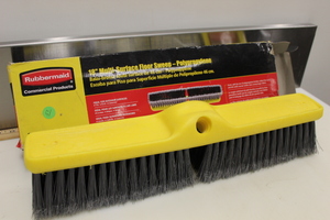 lot 52 image: Rubbermaid commercial broom head