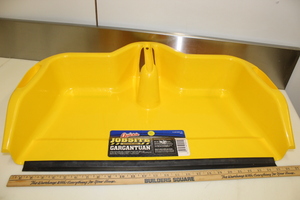 lot 69 image: Large hands free Jobsite Dust Pan - New