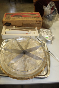 lot 75 image: Electric Knife  Plate Lot