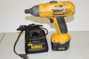 lot 41 image: DeWalt 12V 14 Drive Impact Lot