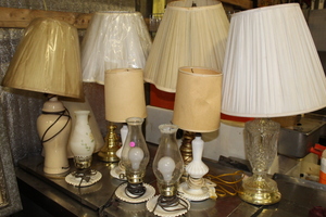 lot 97 image: Lamp LOT