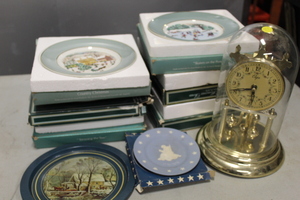 lot 102 image: Collector plates & clock LOT