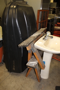 lot 104 image: Car topper, sink LOT