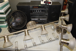 lot 106 image: Electronics LOT