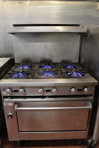 lot 2 image: 6 Burner Range - Nice Condition