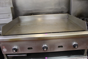 lot 3 image: 36 Thermostat Flat top grill  griddle - Heavy Duty 1 plate