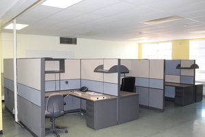lot 16 image: Office Cubicles complete w all items in pictures - desks, chairs, cabinets