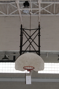 lot 17 image: Basketball goal - complete RETRACTABLE ceiling mount