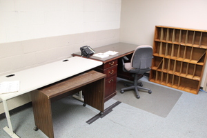 lot 48 image: Office Desk & more Lot