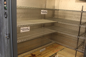 lot 8A image: Metro Style SHELVING LOT from walk in freezer